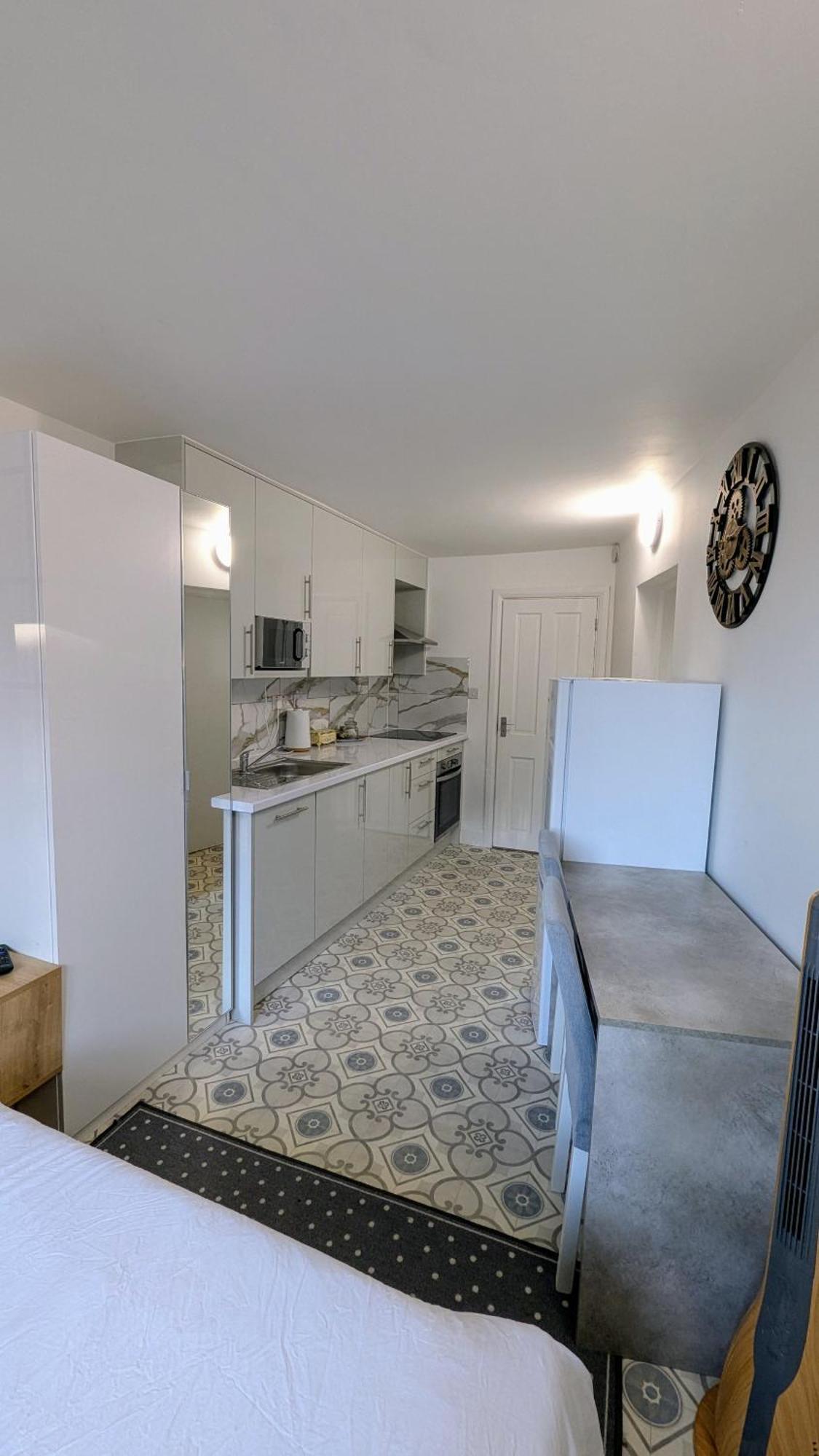 Annexe Studio Own Entrance And Parking Ruislip Esterno foto